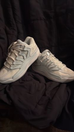Kevin Durant's signature basketball shoe collection with Nike