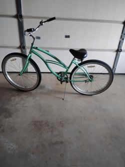 Ladies beach cruiser like new