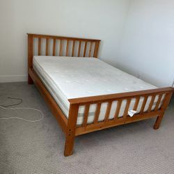 queen Bed Farm With Mattress 
