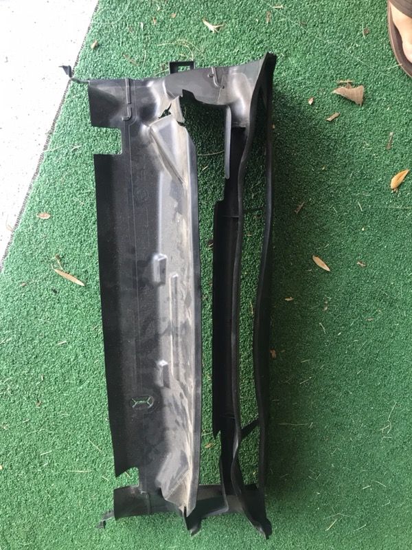 2014 and up BMW 435i front bumper air duct