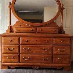Bassett Dresser Mirror Set (Read Descrip)
