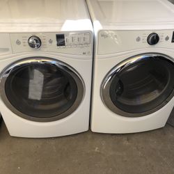 Whirlpool Washer and Gas Dryer Set