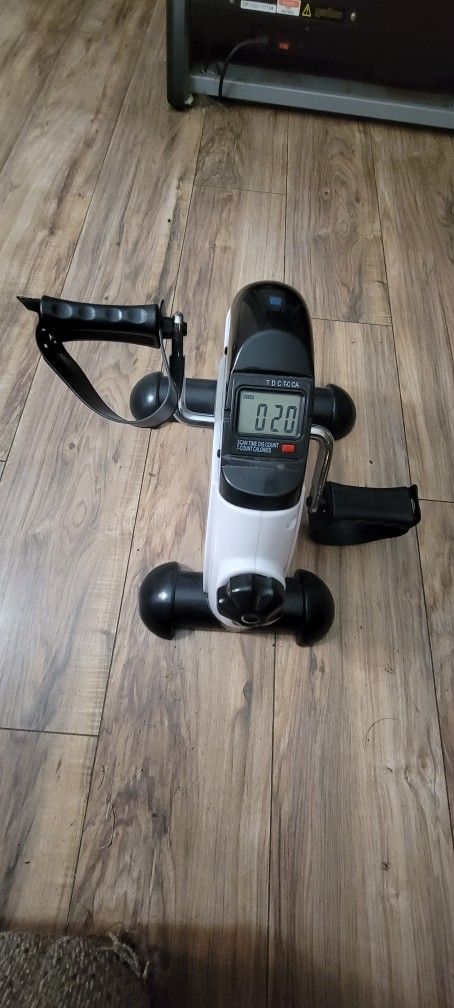 TDC T-C CA Bike Portable Under Desk Arm Leg Foot Pedal Exercise Stationary White