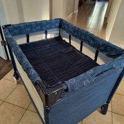 Deluxe Graco Pack n Play portable crib bassinet