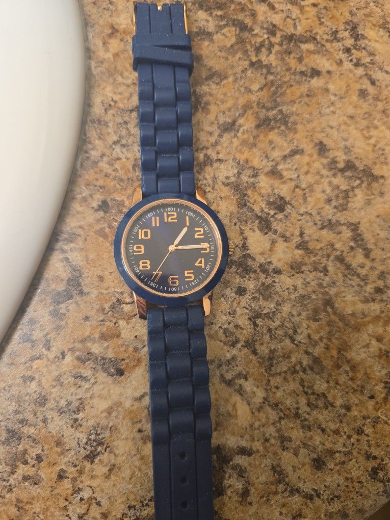 Watch with Silicone Strap/Large Numbers