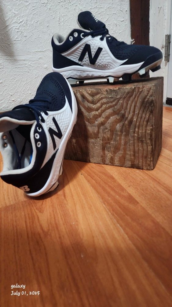 New Balance Baseball Cleats 