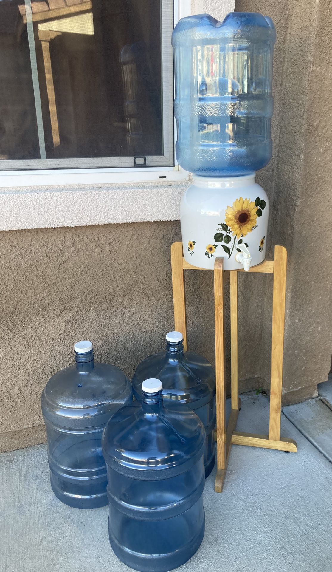 Water Dispenser, Stand and 4 Jugs
