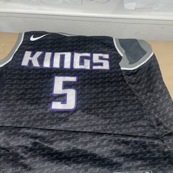 Sacramento king’s jersey brand new