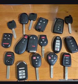 Llaves y controles keys and fobs cut and programmed Chevy Toyota Honda Dodge jeep Ford nissan infiniti