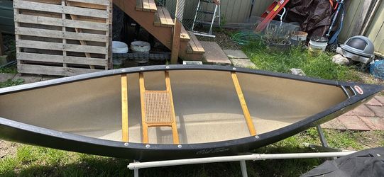 Old Town canoe. Discovery 119K.