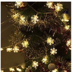 Christmas Lights 26FT 40 LED Snowflake String Lights for Indoor Outdoor Decorations, Waterproof Fairy Lights String, Battery Powered & Remote Control,