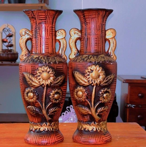 Set Of 2 Decorative Floral Vases- Vintage Style