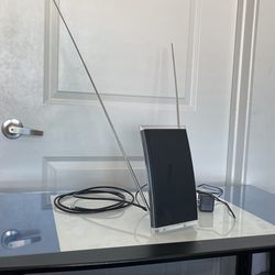 Model 24700 Amplified Indoor Antenna