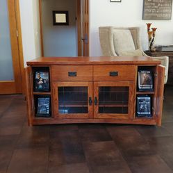 TV / Entertainment Stand