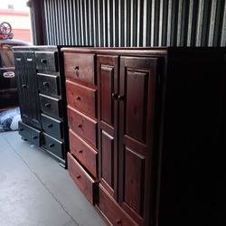 2 Dresser Drawers 