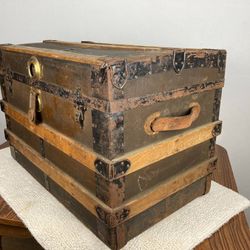 Flat top Eagle Lock Company Conn trunk