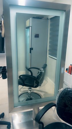 Beauty station (mirror)