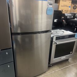 Refrigerator top and bottom Frigidaire w 28”