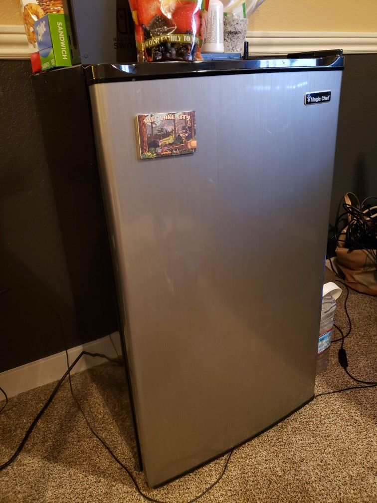 Magic Chef Mini Fridge