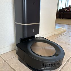 Roomba  S9 Self - Emptying Vacuum Cleaner iRobot!  