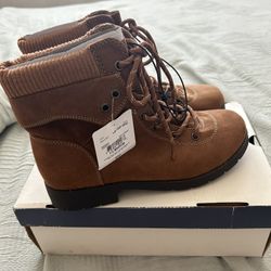 Boots Size 7/5 New