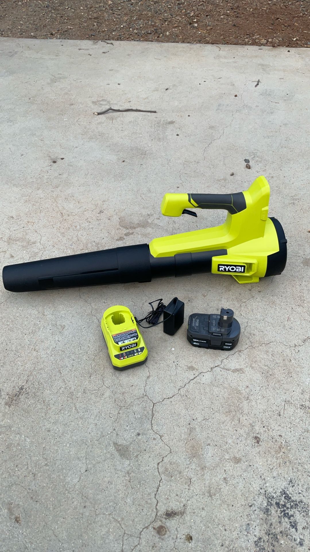 RYOBI ONE+ 18V 100 MPH 350 CFM Cordless Battery Variable Speed Jet Fan Leaf Blower with 4.0 Ah Battery and Charger