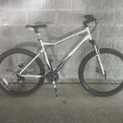 Giant Yukon fat tire mountain bike