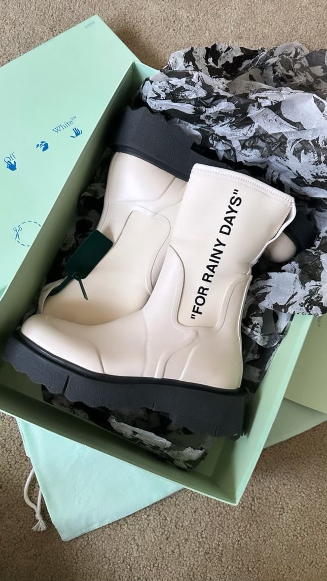 Sponge Rubber Off white rain boots