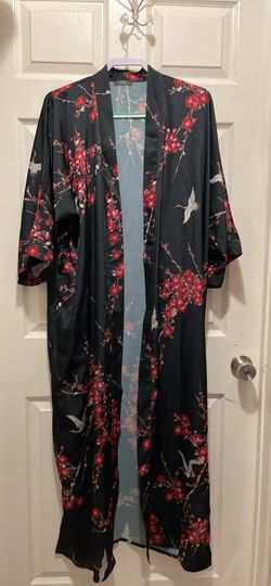 KIM + ONO  Japanese-inspired kimono robes and luxurious loungewear.