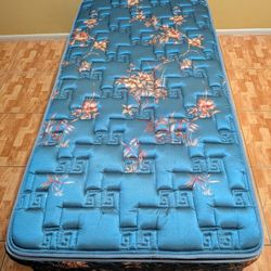 Bassett Twin matt,ress 9 inches pillowtop, medium firm. Free delivery same day.