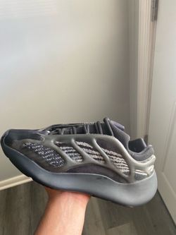 Yeezy 700 glow in the dark v3  used