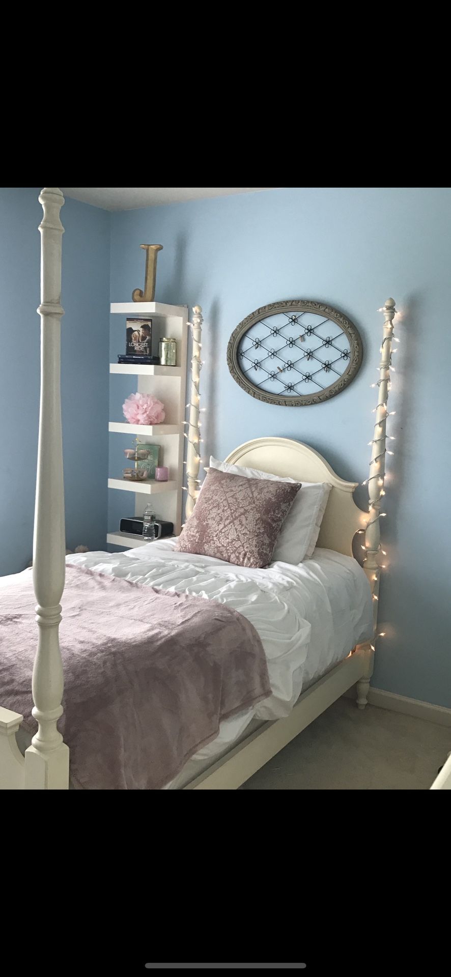 Ethan Allen Gabrielle poster bed, size twin, color vanilla. Also including coordinating canopy attachments