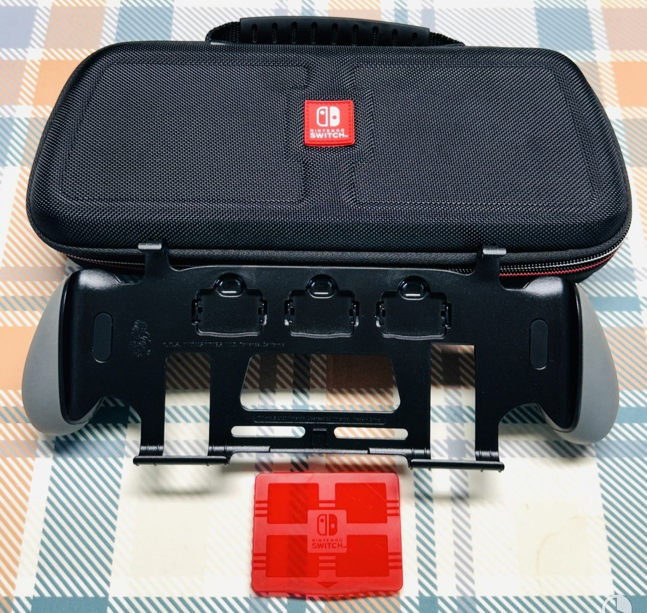 Nintendo Switch Game Traveler Travel Stand Carrying Case Black W/Extras!