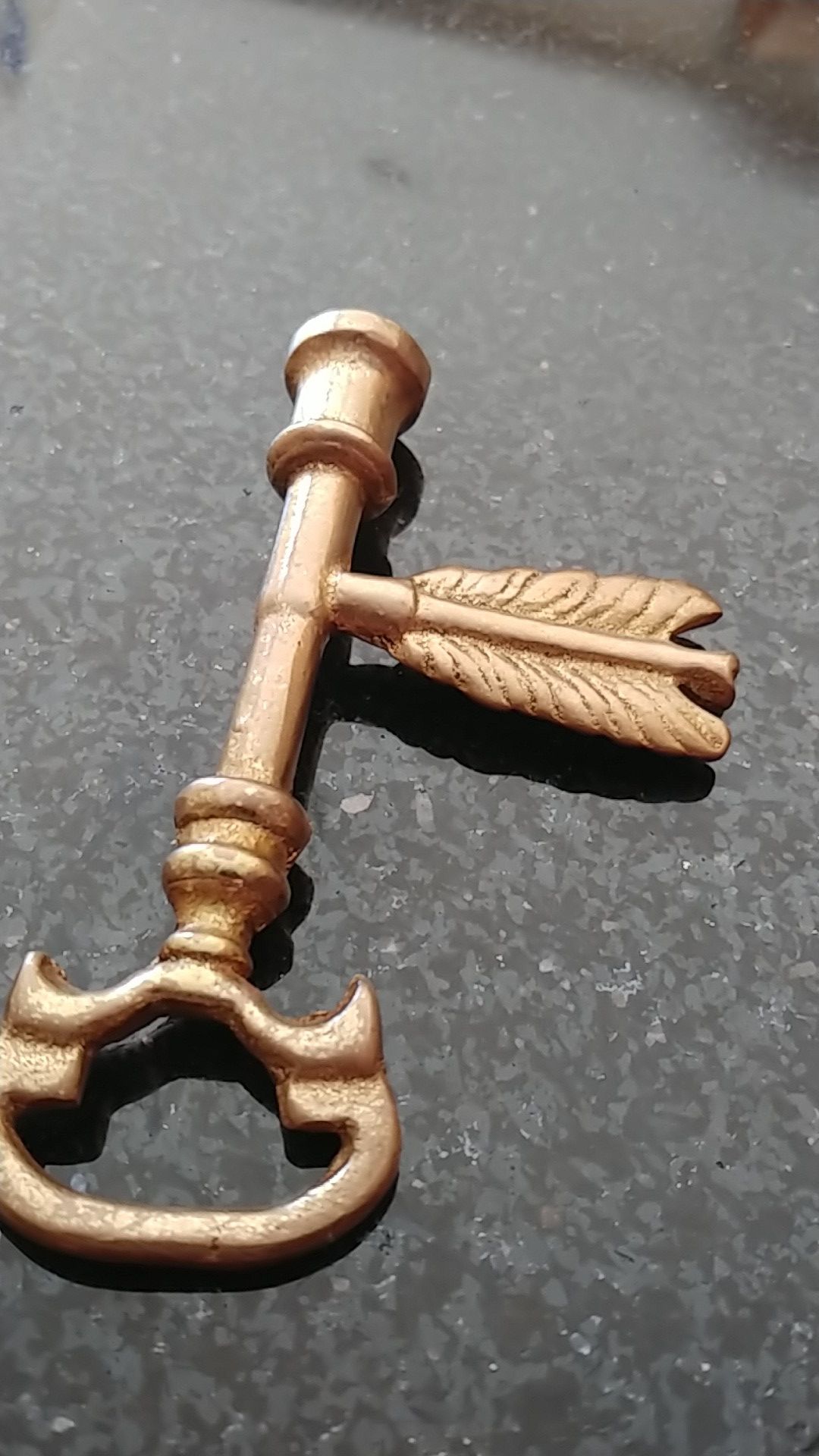 Rare Antique Bronze Key Handle for Furniture or Doors. Tirador antiguo de bronce raro en forma de llave para muebles o puertas.