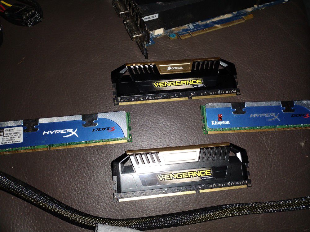 Computer Parts Galaxy Geforce GTX 560 And Ram 