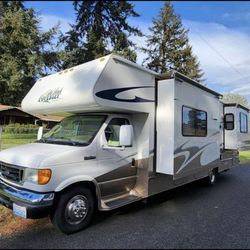 2008 28ft Forest River Class C Motorhome with Double Slide Outs