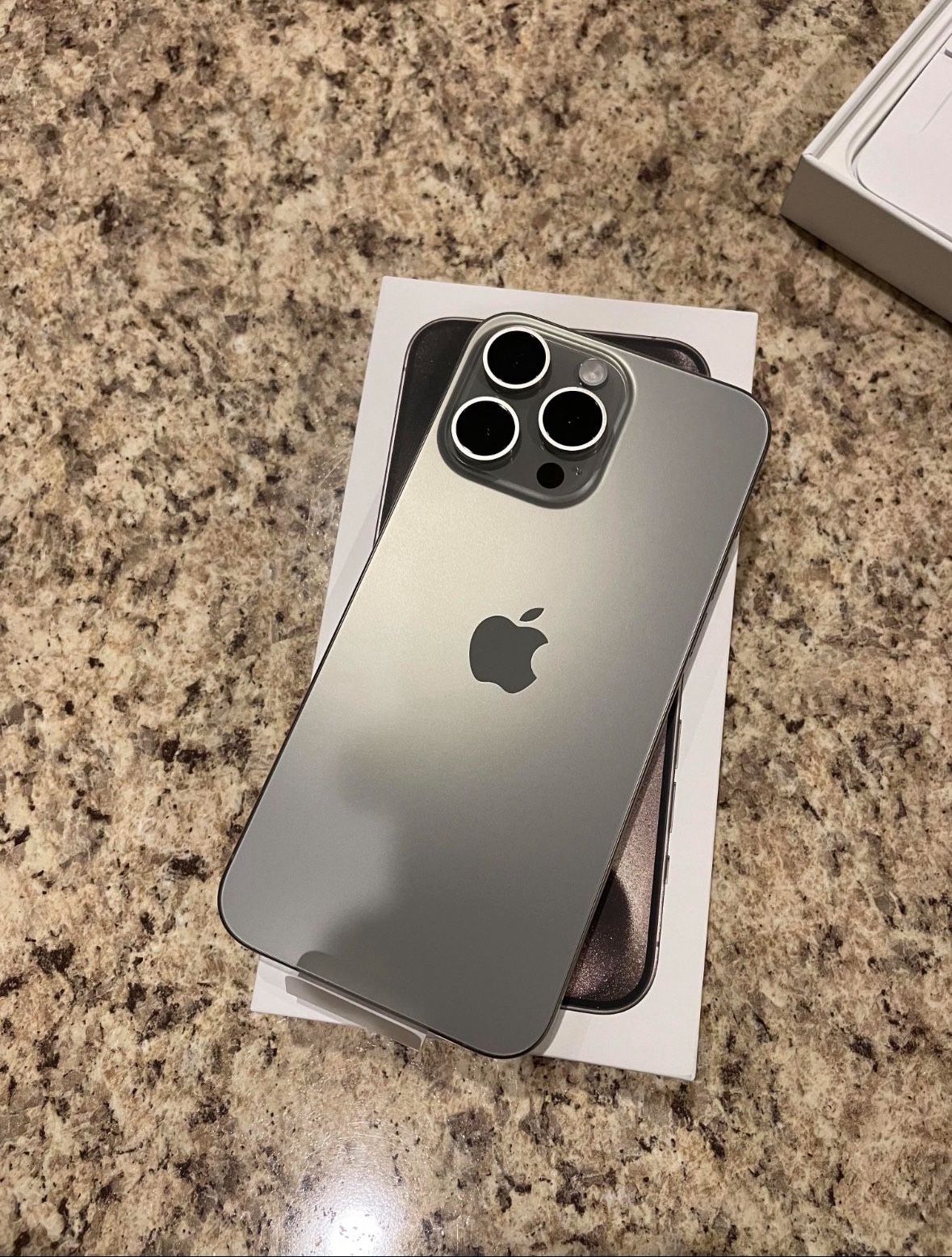 iPhone 15 Pro 128gb UNLOCKED - FLAWLESS