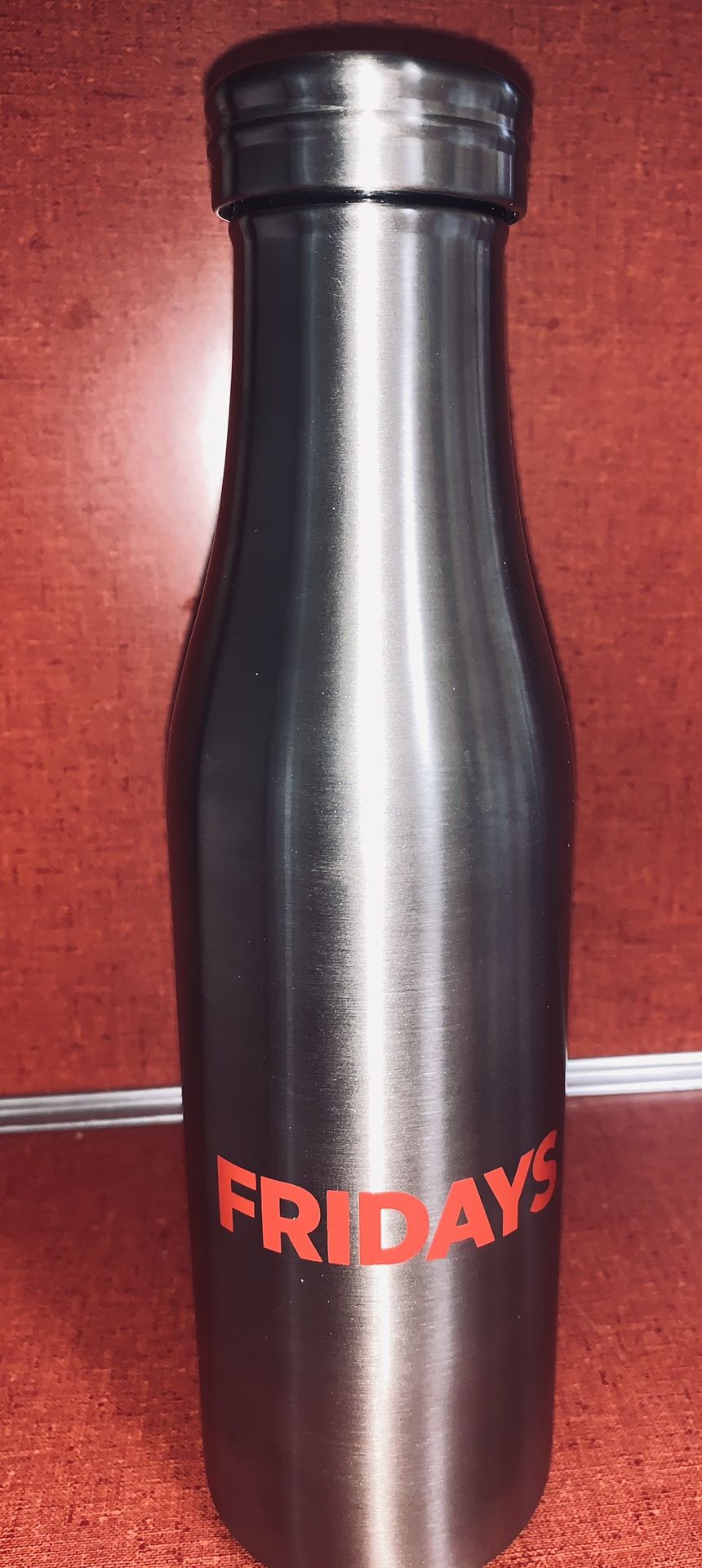 CUSTOM STAINLESS STEEL INSULATED THERMAL COLD N HOT 16.9 oz DOUBLE WALL SCREW TOP BOTTLE LIMITED FRIDAYS LOGO NEW UNUSED *** See All Photos COLLECTORS