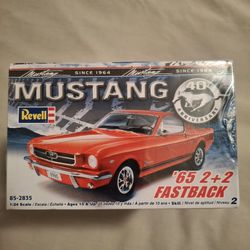 Plastic Model Car Kit: '65 Ford Mustang 2+2 Fastback