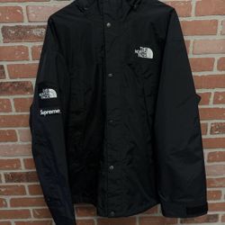 Supreme x The North Face