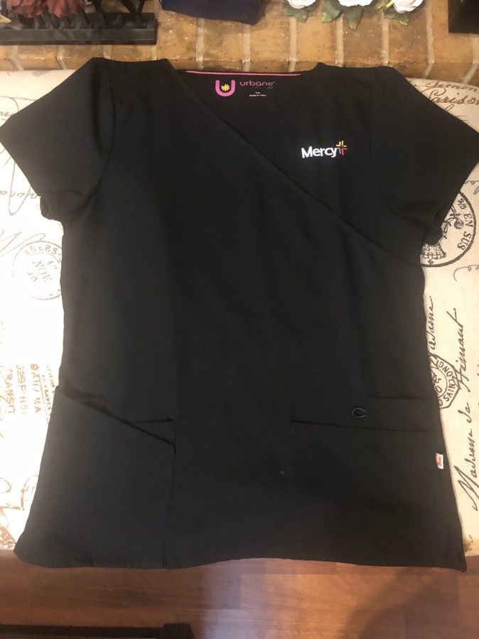 Mercy Women’s Scrubs, size small! Like new! Great deal! for Sale in