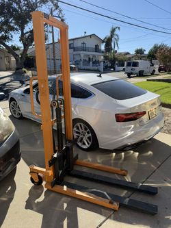 manual forklift
