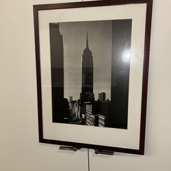 PICTURE FRAME WITH PHOTO OF EMPIRE STATE BUILDING! MAKE AN OFFER