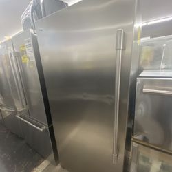 Stainless Steel Upright Column 33” Freezer With Ice Maker 