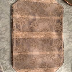 Brand new never used placemats. Set of 6.