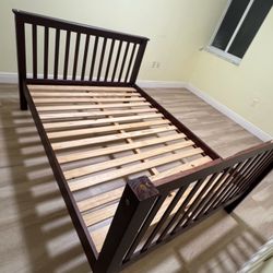 Two queen beds （could be one bunk bed)