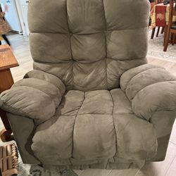 Recliner Chair For Sale (heats + vibrates)