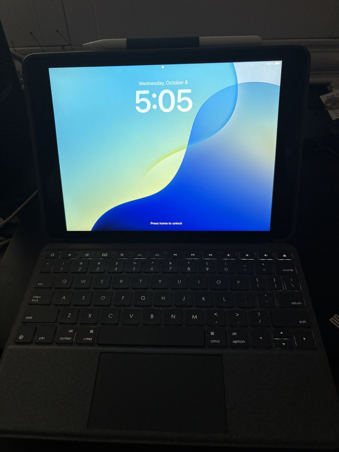 iPad 9th Generation With Logitech Keyboard (WiFi Only)