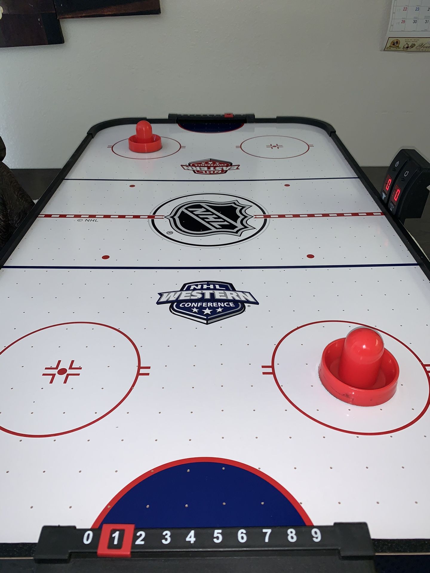 Mini air hockey table