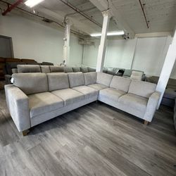 Pre-Owned Thomasville Dillard Sleeper Sectional! Delivery And Financing Available! 